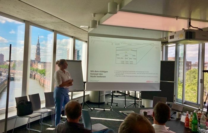 Anna-Lena Oeck von SMB beim VDMA-Erfa zum Thema "Forecasting bei Losgröße 1"